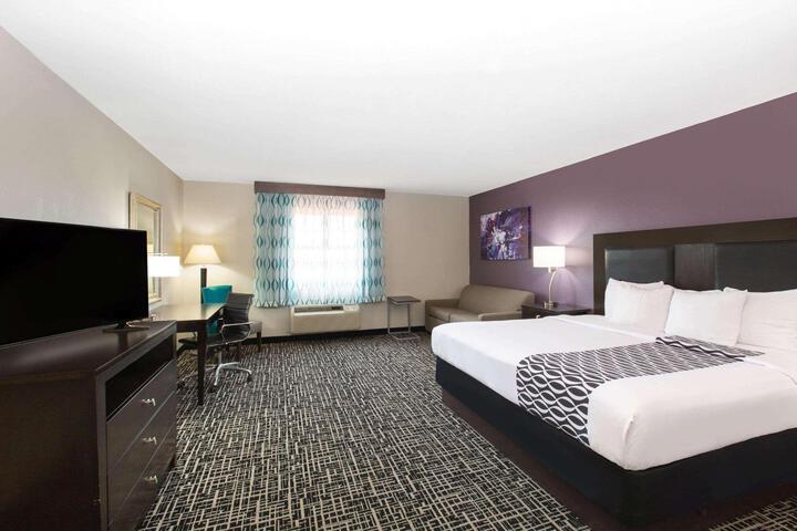 1 King Bed Deluxe Executive Room (14 of 14)