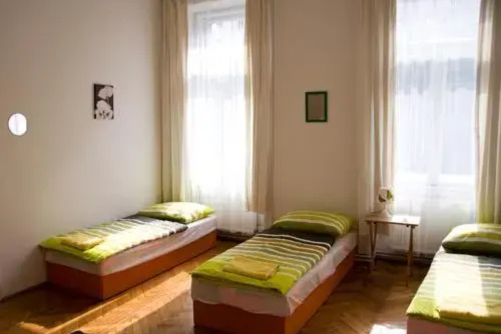Room 3 of 10