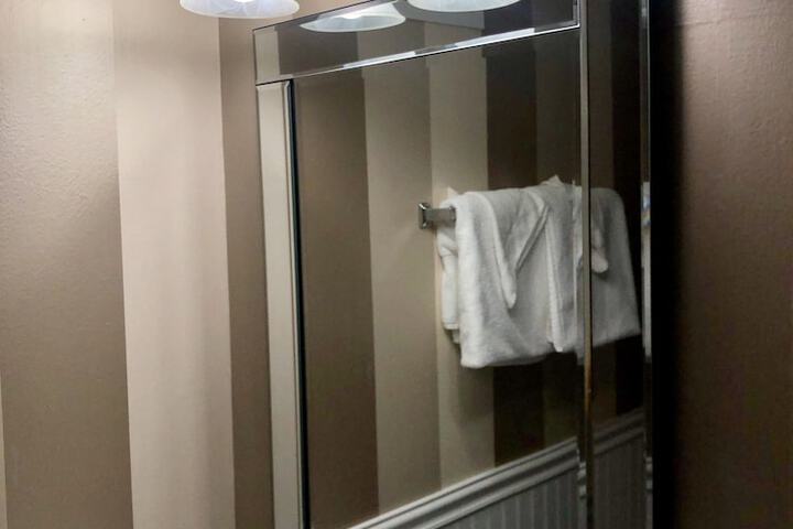 Room 50 of 77