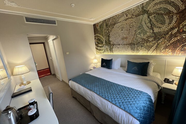 Room 73 of 164