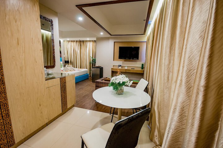Room 12 of 64
