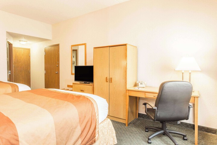 2 Double Beds (7 of 10)