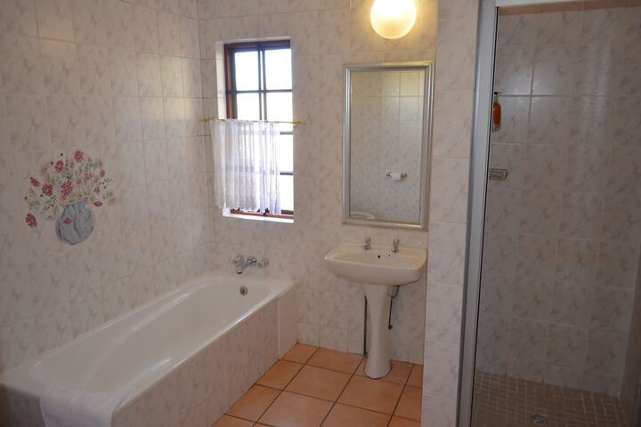 Room 33 of 80