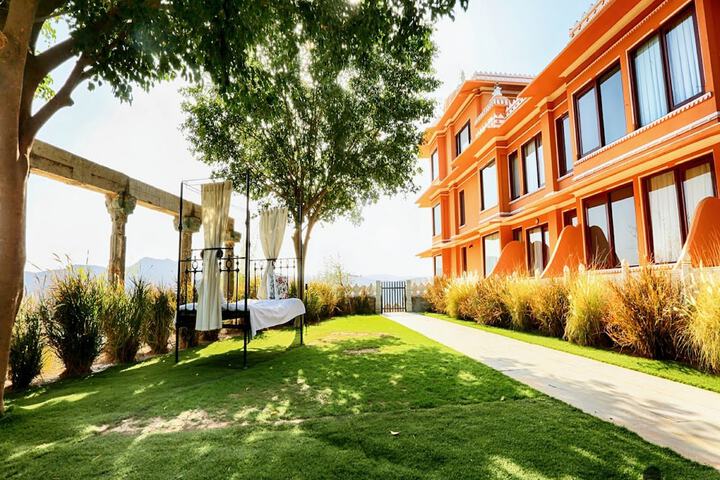 Hotel Exterior 56 of 74