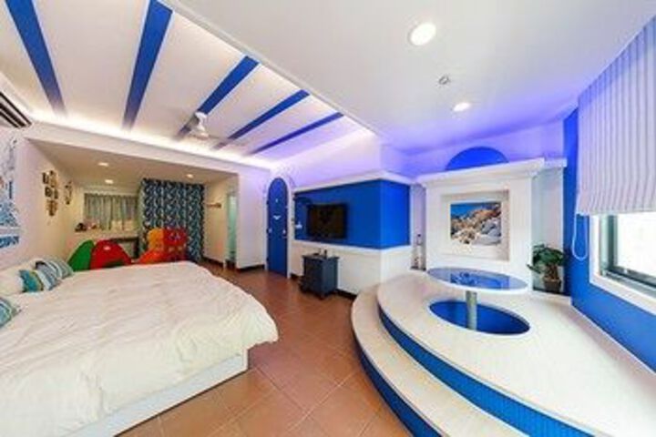 Room 4 of 17