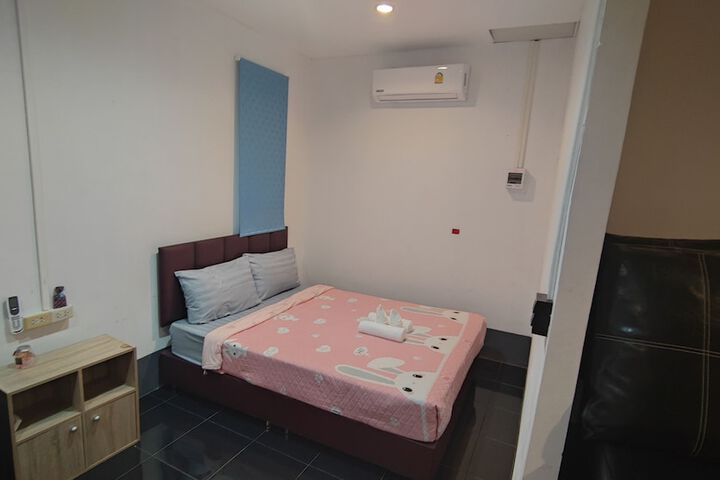 Room 4 of 30