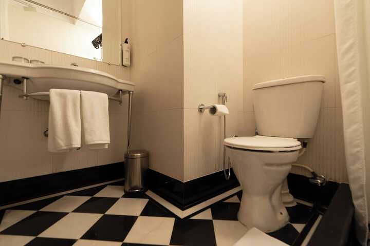 Room 15 of 22