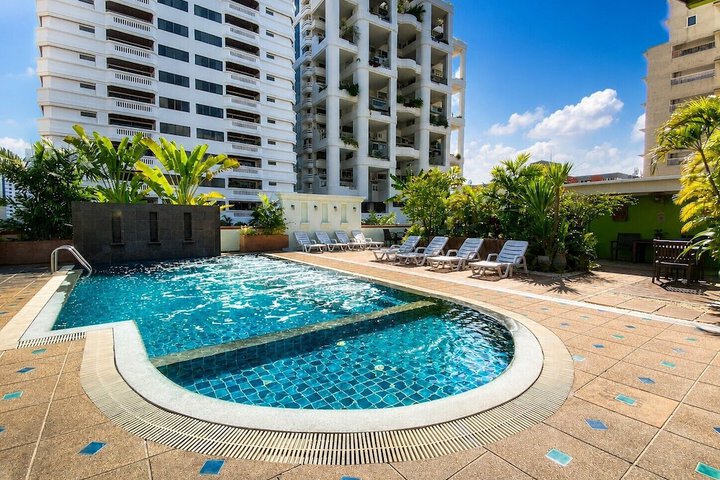 Hotel with Pool