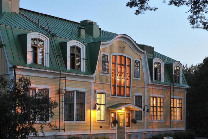 Exterior of Mäntyluodon Hotelli