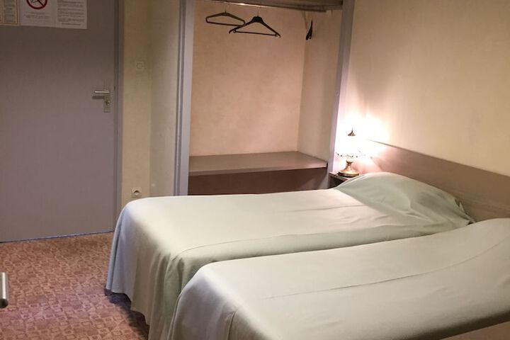 Room 13 of 34