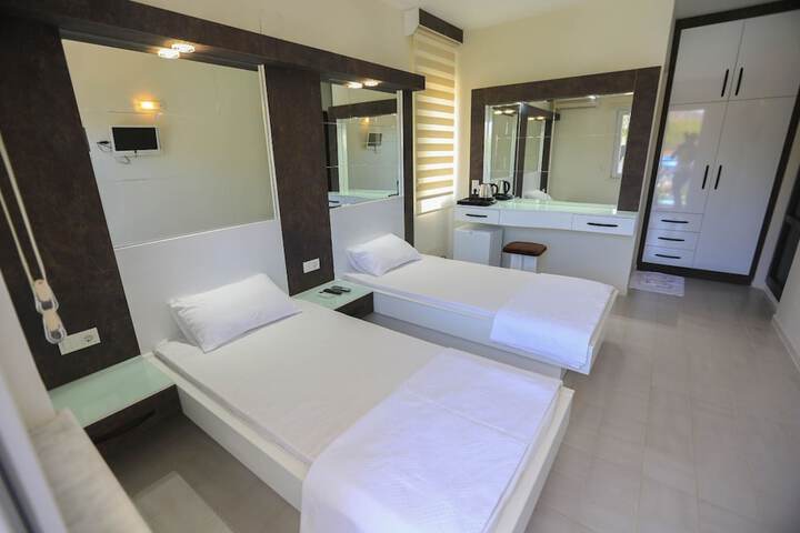 Room 7 of 12