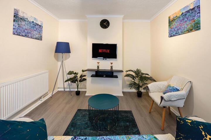 Modern 3 Bed Luxury House near London city airport