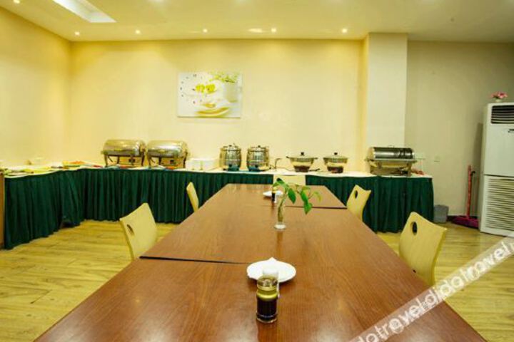 Room 2 of 22