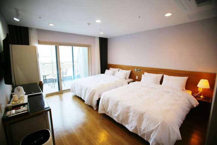 Room 10 of 34