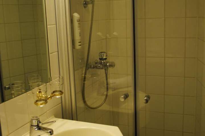Room 30 of 38