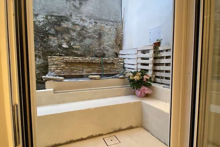 Room 6 of 93