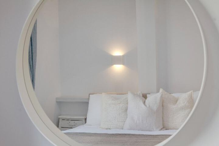 Phaedrus Living Beach Front Flat Kyma