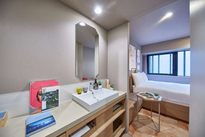 Room 12 di 60