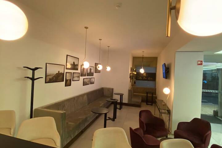 Lounge 56 of 61