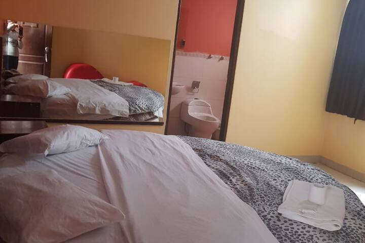 Room 5 of 8