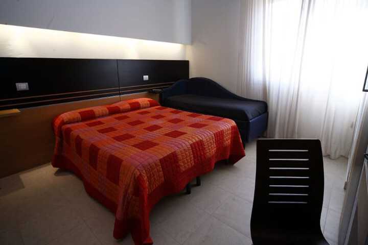 Room 10 of 39