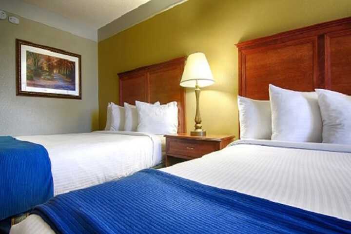 1 Queen Bed (1 of 23)