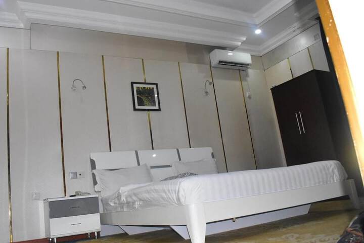 Room 17 of 38