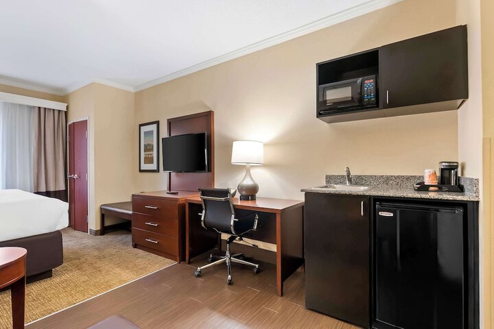 1 King Bed Suite (5 of 13)