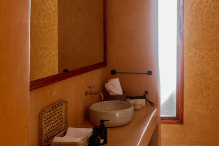 Room 24 of 68