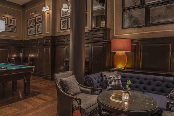 Lounge 65 of 72