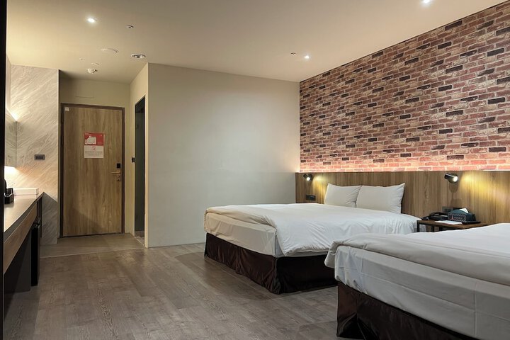 Room 28 of 49