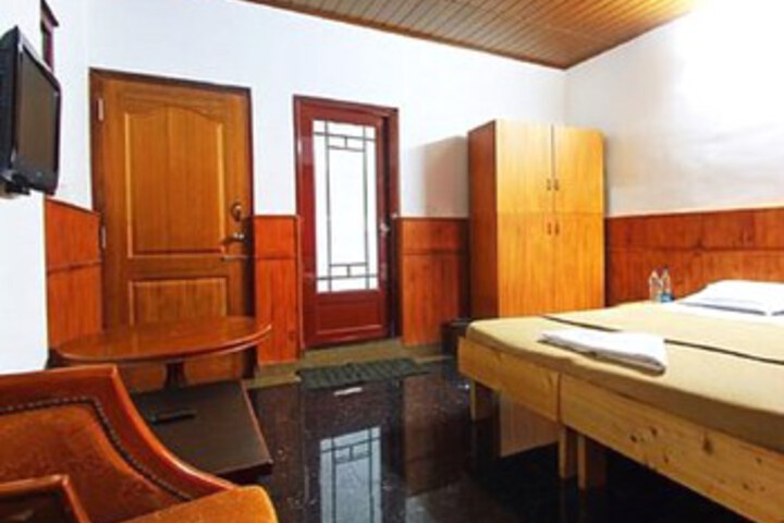 Room 8 of 12