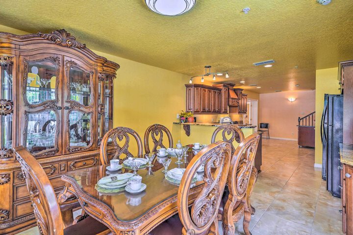Cozy Coastal Retreat w / Grill 5 Mi to Beach