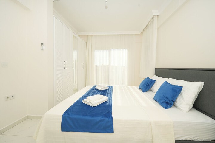 Room 2 of 35