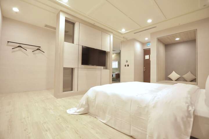 Room 32 of 41