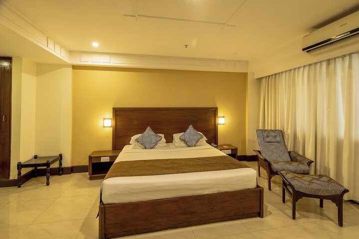 Room 9 of 34