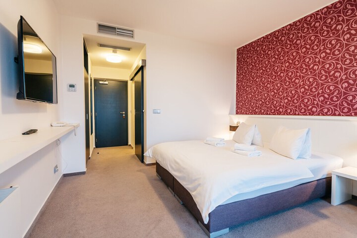 Room 10 of 85
