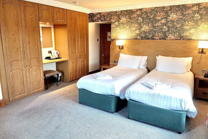 Room 15 of 38