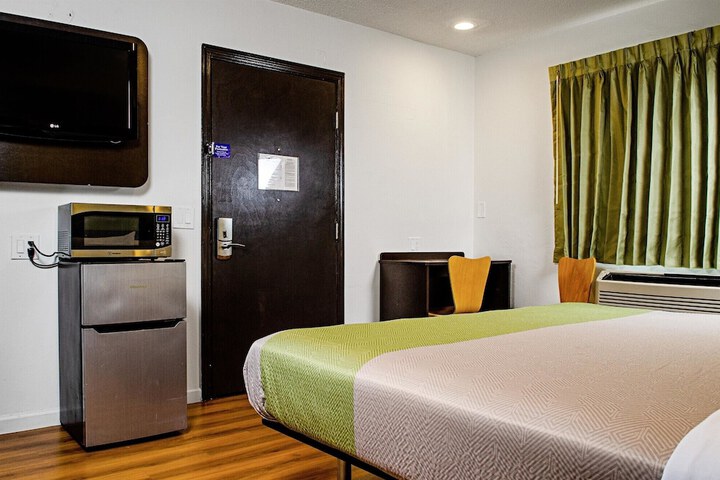 Room 13 of 50