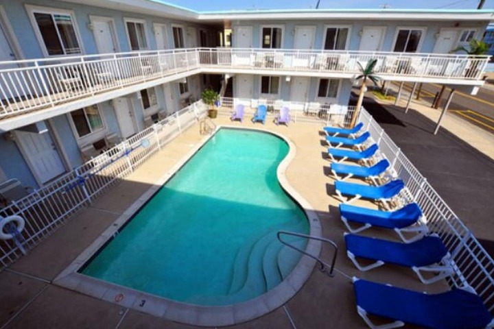 Pool 34 of 38