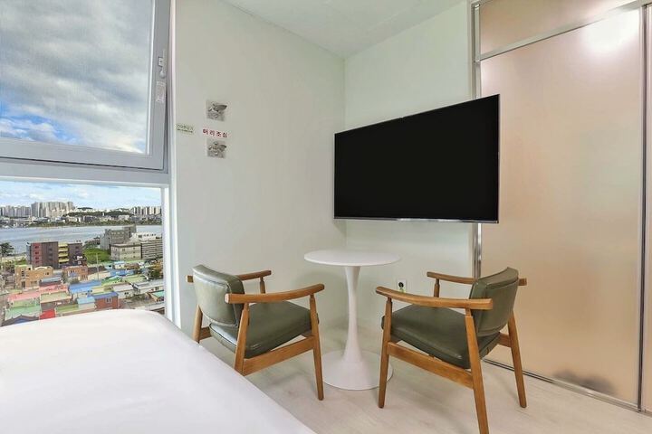Room 16 of 76