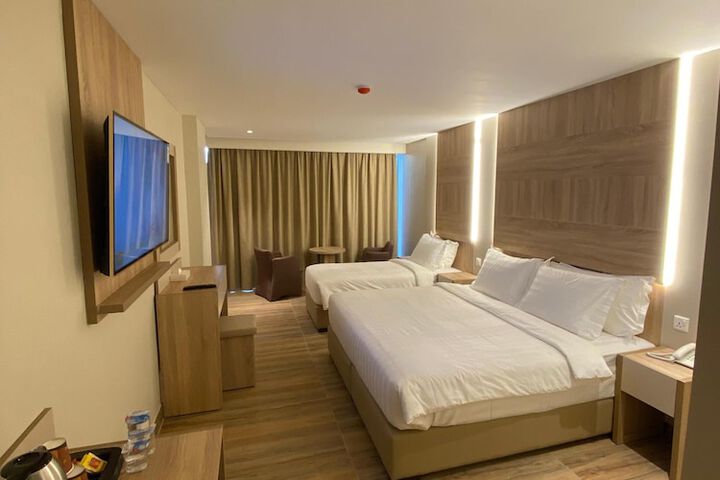 Room 9 of 37