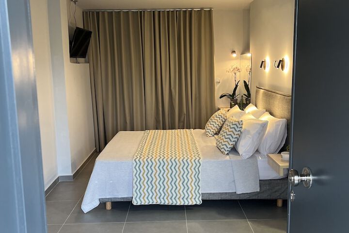 Room 4 of 35
