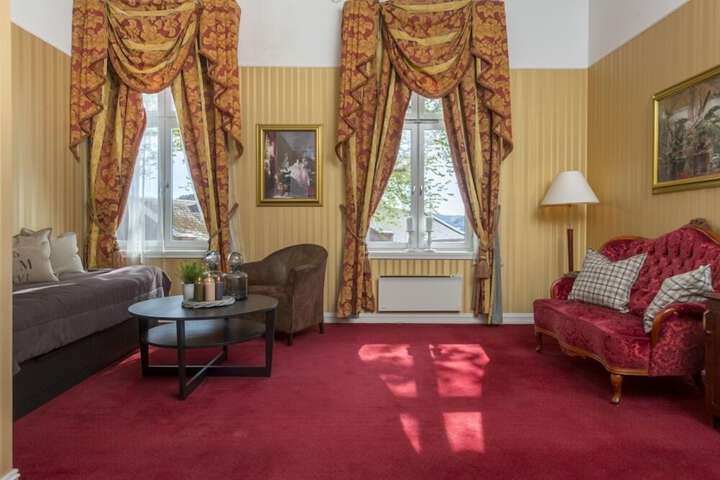 Room 6 of 15
