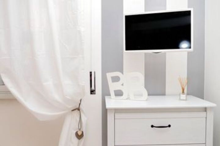 Room 27 of 38