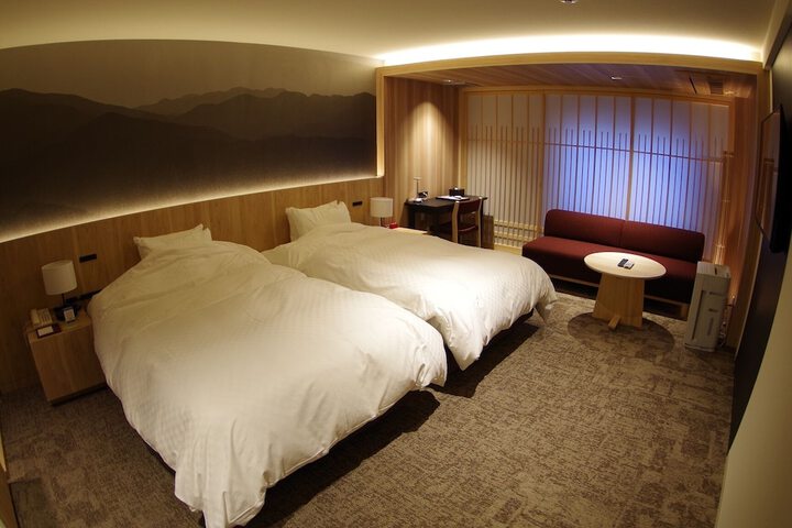 Room 13 of 42