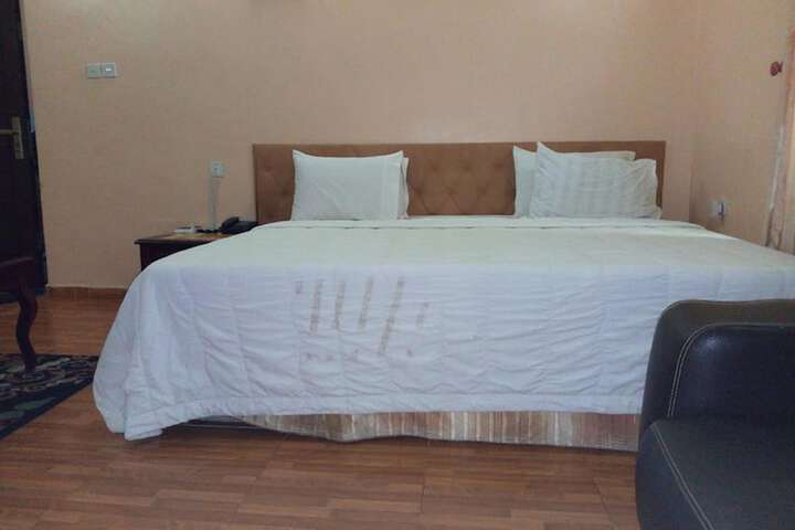 Room 16 of 25