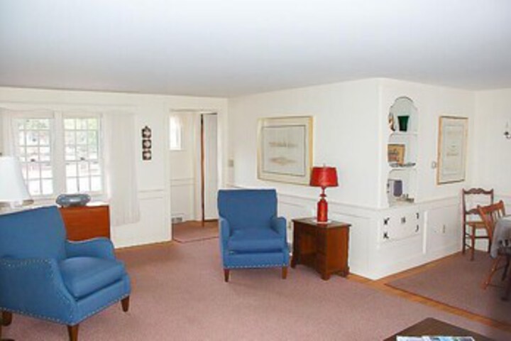 Room 6 of 12