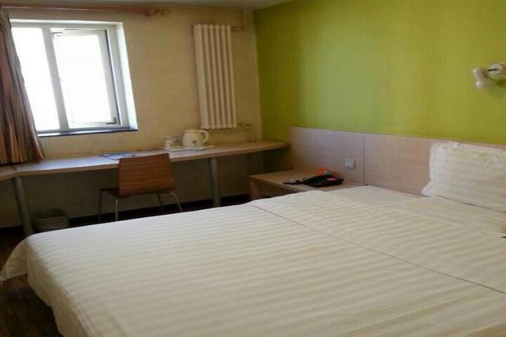 Room 4 of 7
