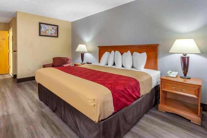 2 Double Beds (6 of 9)